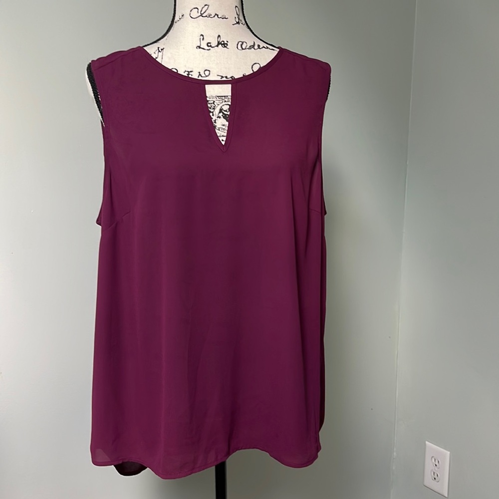 Serein sleeveless burgundy blouse, Size XL.